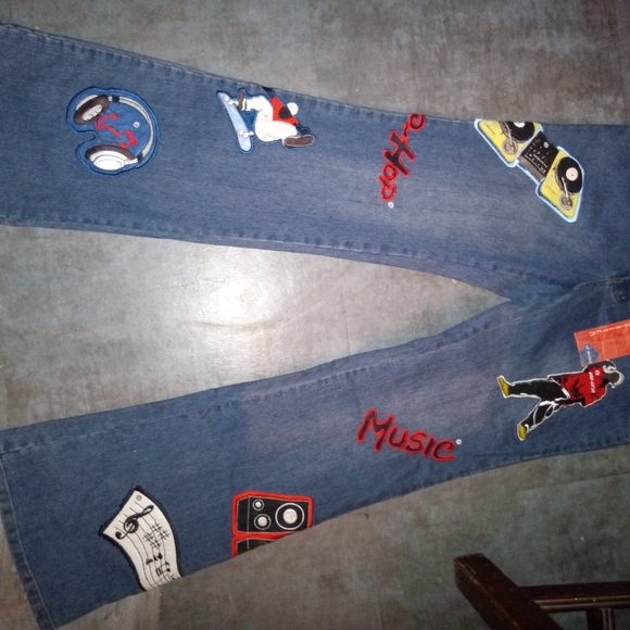 STUNNING AND STYLISH LE MORE JEANS (MADE IN KOREA) SIZE 11 - Picture 9 of 11